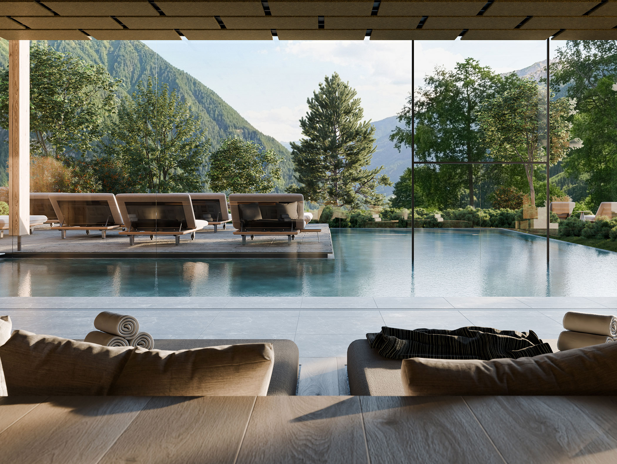 Area piscina interna con sedie a sdraio, ampie finestre e vista sulle montagne e sul verde esterno. - Hotel Moosmair